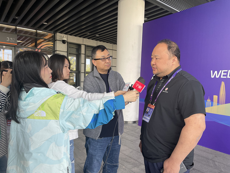 广电记者采访中国羽毛球协会主席张军.jpg